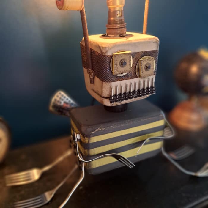 Itsy Bitsy Andy Spider Bot Lamp - Image 4